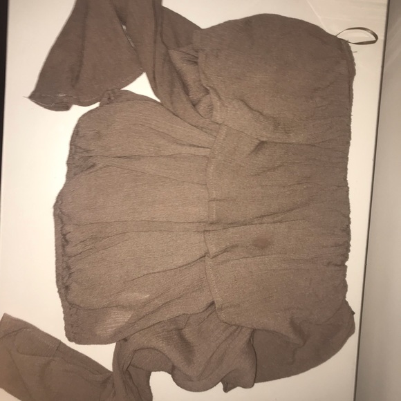 Off the Shoulder Ruffled Crop Top - Picture 2 of 4